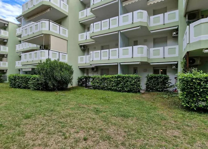 Cozy Flat In A With 3 Pools